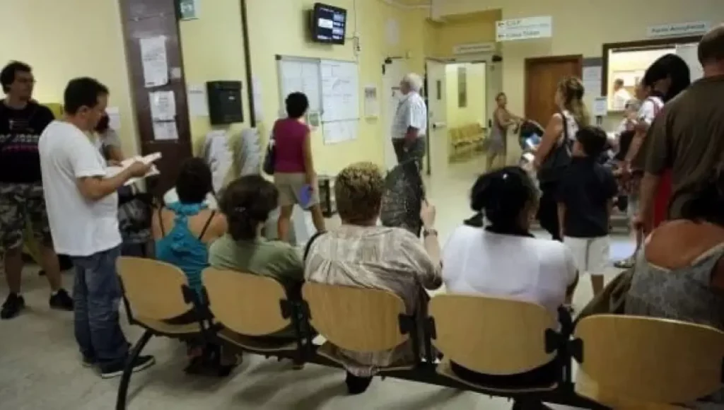 Persone in attesa in accettazione