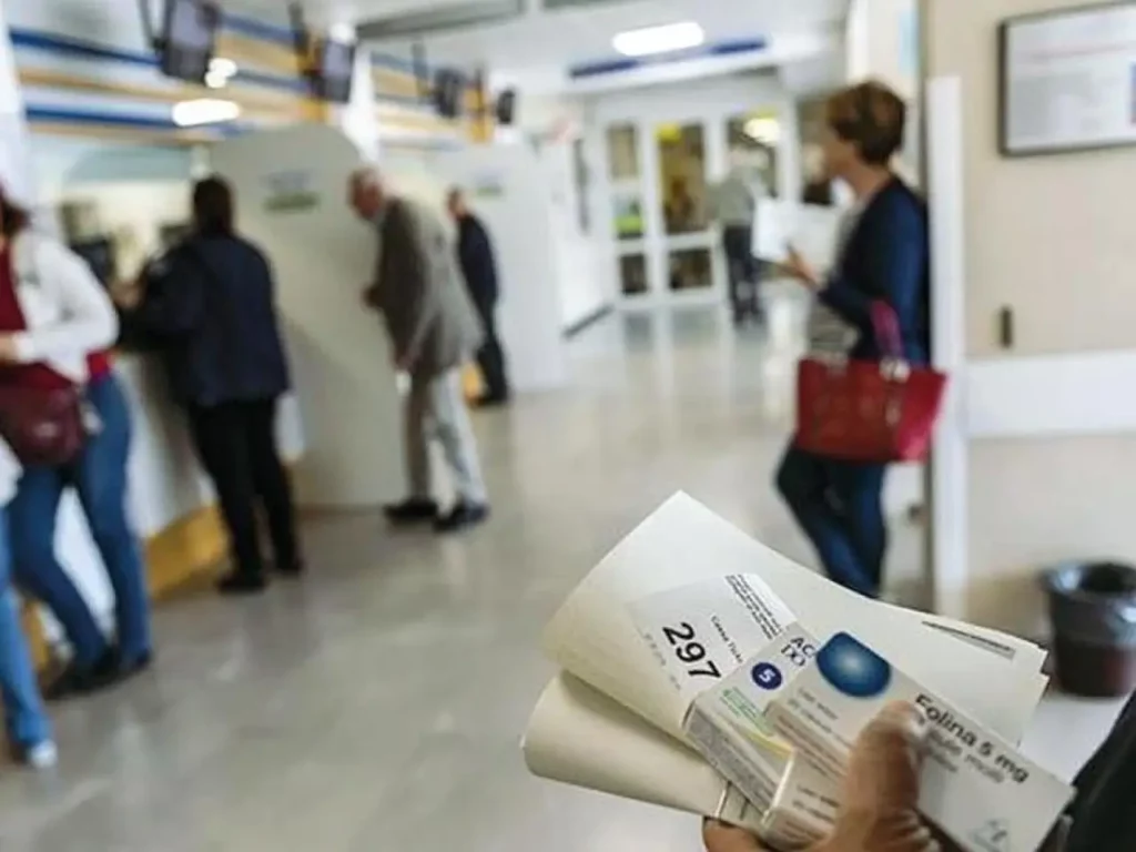 Persone in attesa in accettazione