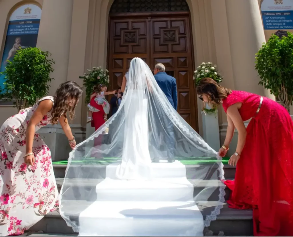 Sposa prima di entrare in Chiesa
