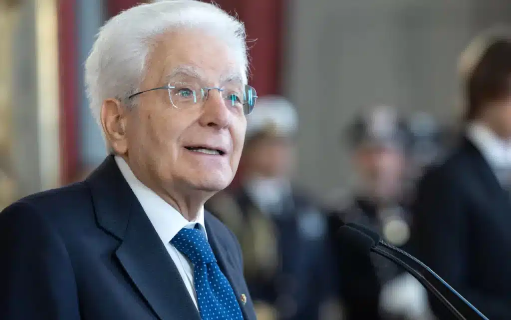 Mattarella Napoli proteste