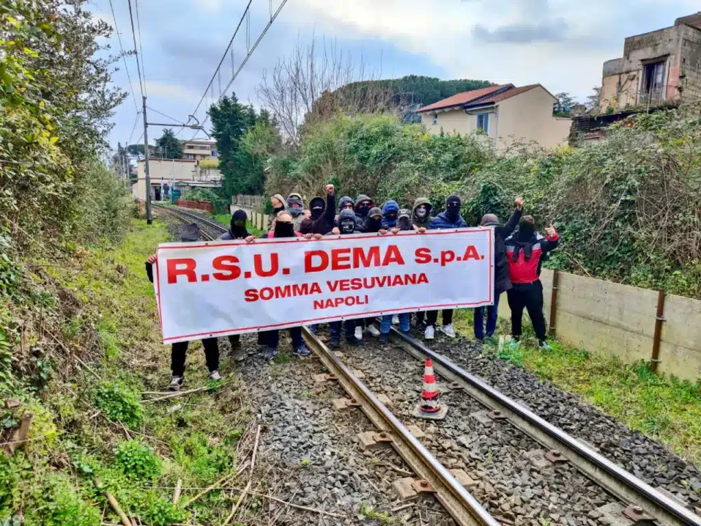 Una protesta degli operai di Dema a Somma Vesuviana