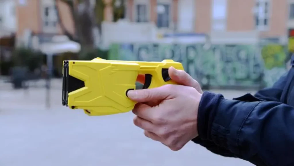 uomo muore dopo uso taser Napoli