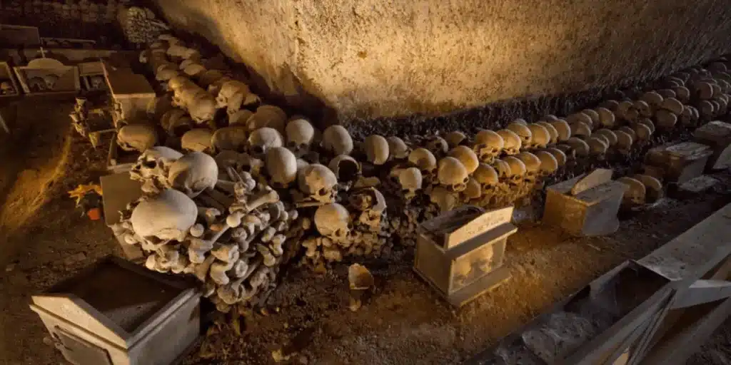 Il Cimitero delle Fontanelle di Napoli