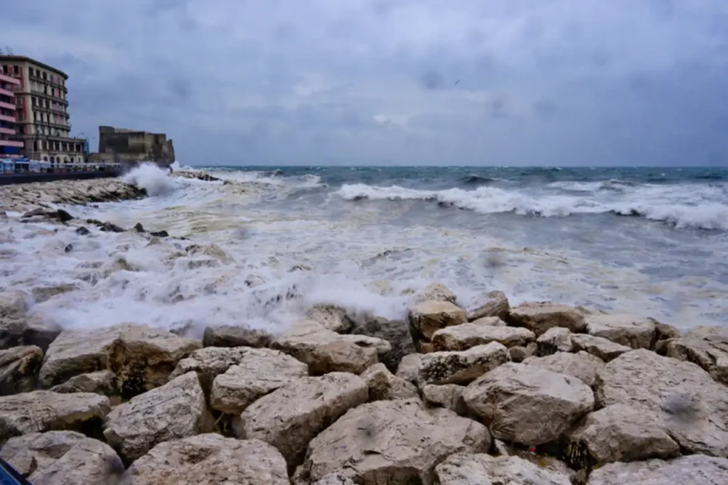Vento forte nel Golfo di Napoli