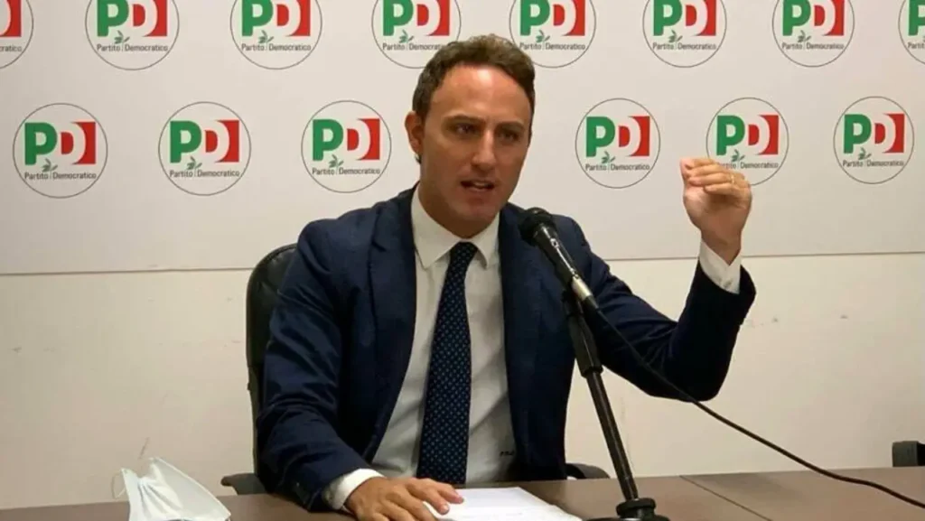 Piero De Luca presentazione Pd liste Campania