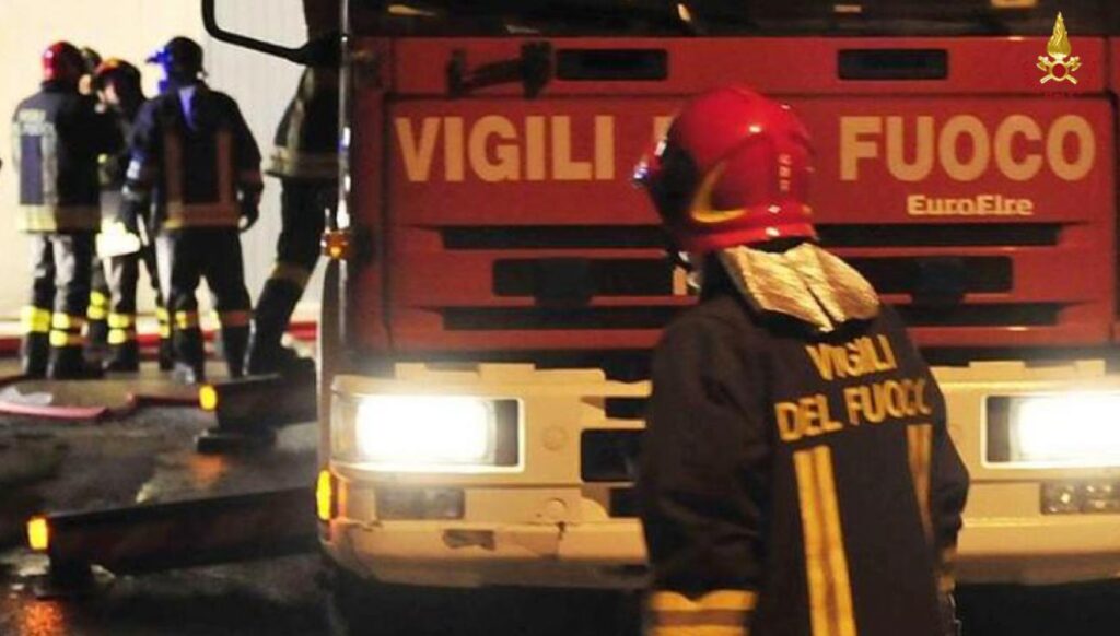 vigili del fuoco di notte