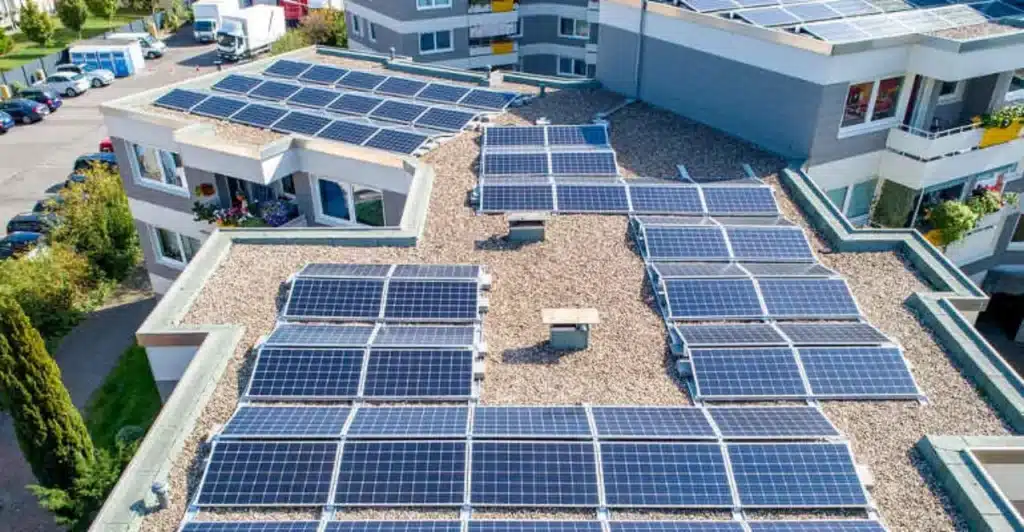 pannelli fotovoltaici in una CER