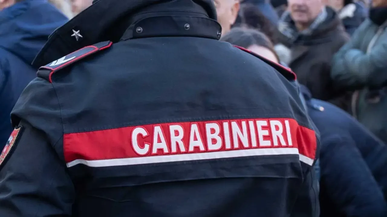 Centro di accoglienza “Grazia Deledda” trasformato in discarica: 11 quintali di rifiuti e 20 occupazioni abusive scoperte dai carabinieri