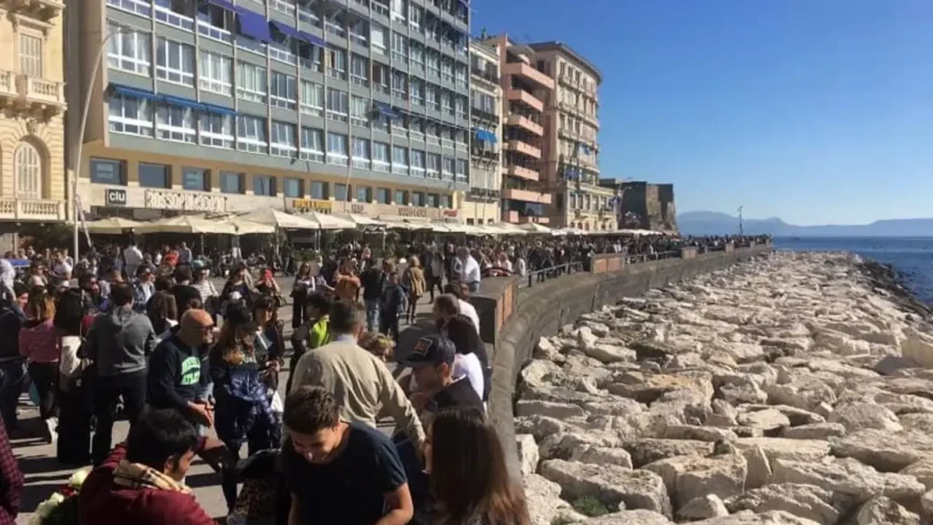 Napoli rapina Lungomare
