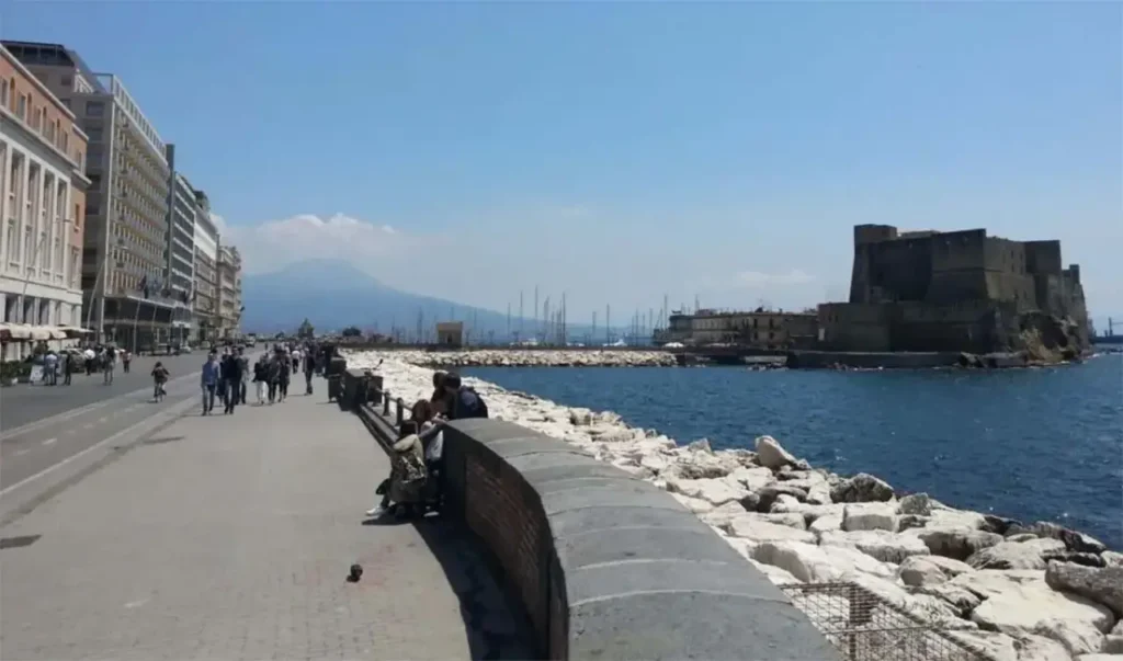 Via Partenope a Napoli