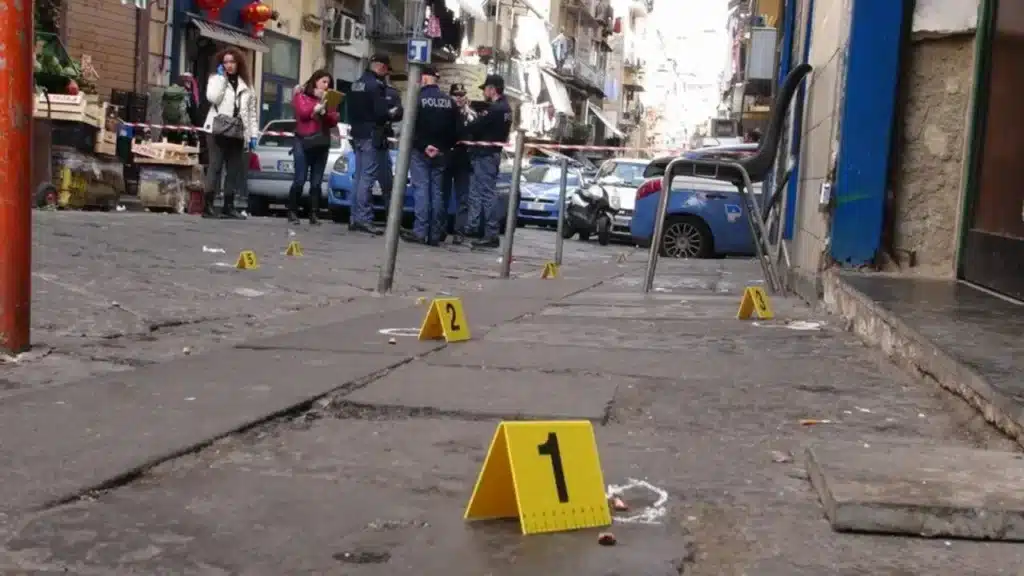 spari contro auto in sosta a Torre Annunziata