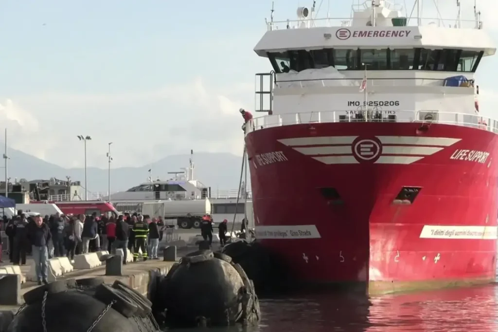 sbarco migranti Napoli