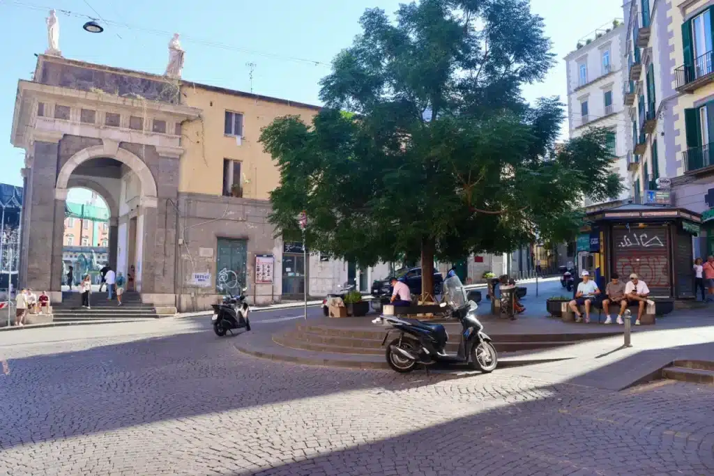 spari piazza Carolina Napoli