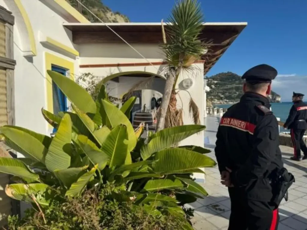 abusi edilizi Fumarole Ischia