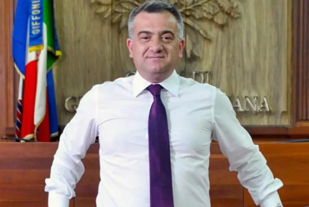 Il sindaco di Giffoni Valle Piana Antonio Giuliano