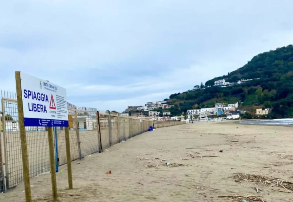 spiaggia libera Bacoli
