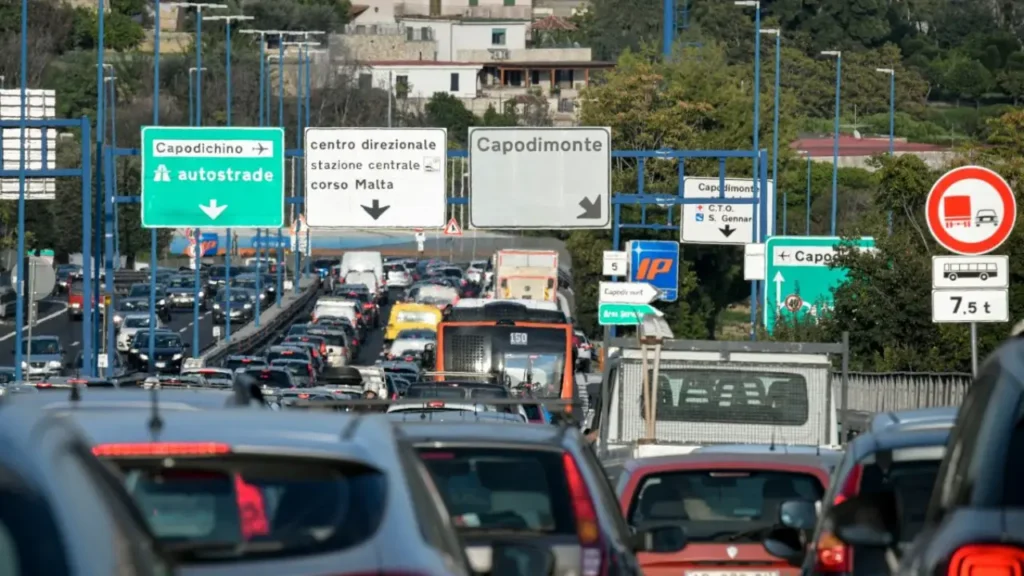 Tangenziale di Napoli bus in fiamme