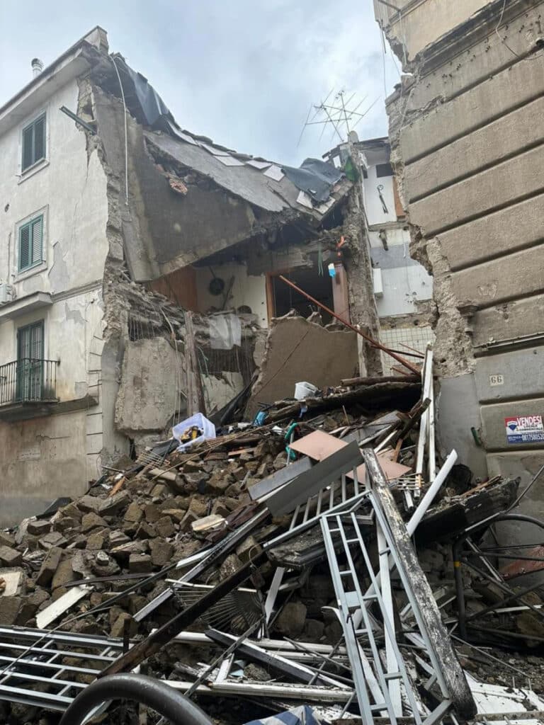 Crollo palazzina Casoria
