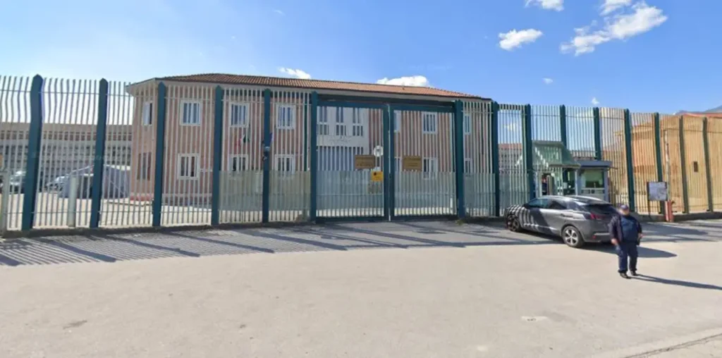 agente aggredita carcere Avellino