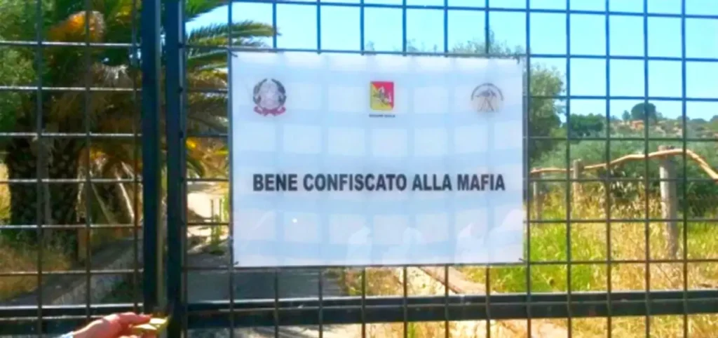 cartello beni confiscati