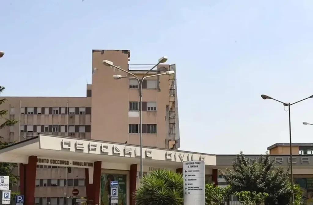facciata esterna dell'ospedale A.Tortona di Pagani