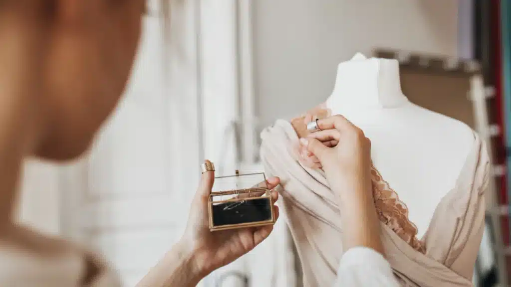sartoria donna - immagine di repertorio