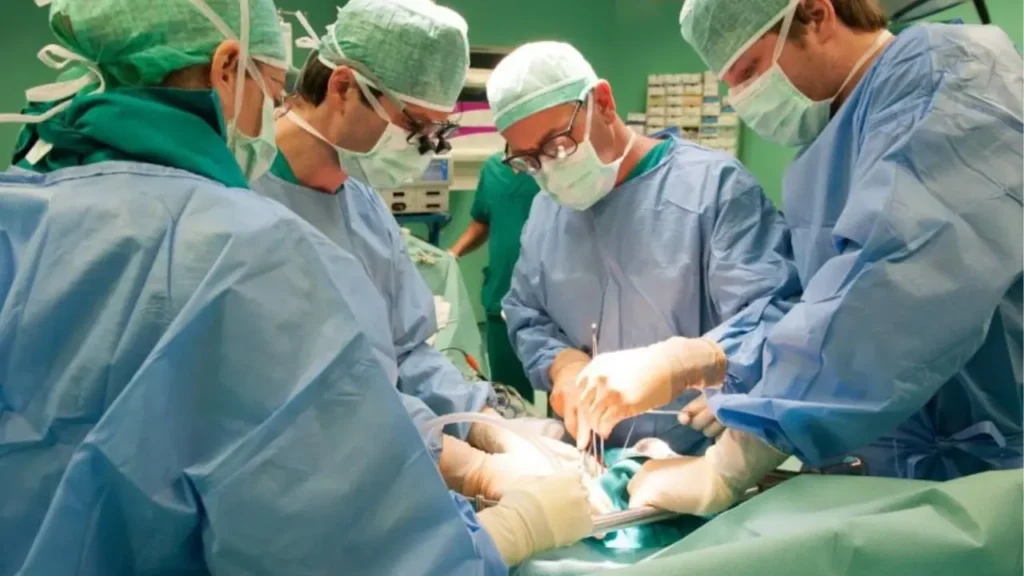 Medici in sala operatoria. Immagine di repertorio.