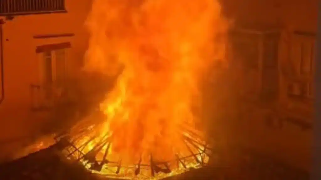 Incendio Teatro Sannazzaro di Napoli