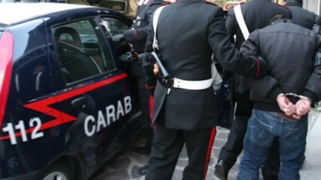 Arresto da parte dei Carabinieri.
