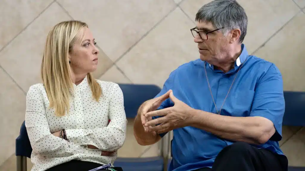 Giorgia Meloni e don Patriciello