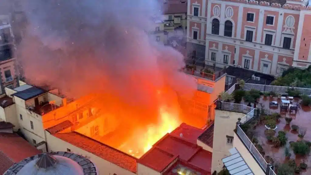 incendio al Teatro Sannazzaro