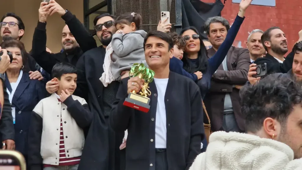 Sal da Vinci festeggia nel suo quartiere