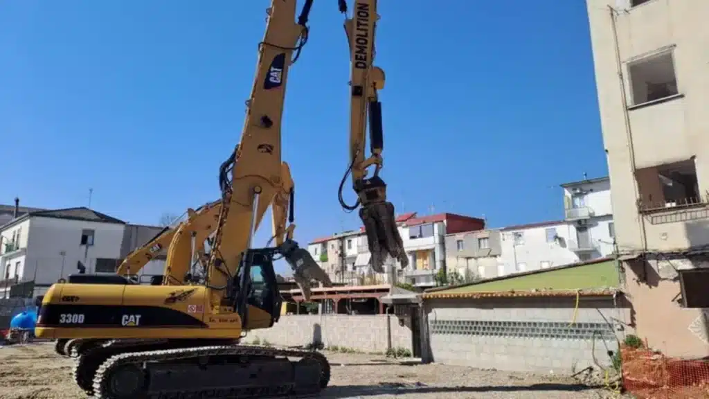 Abbattimento della villa abusiva Napoli Foto: Ansa