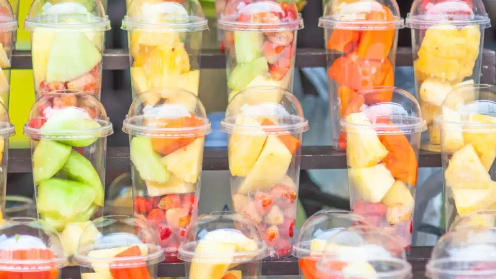 frutta confezionata - immagine di repertorio