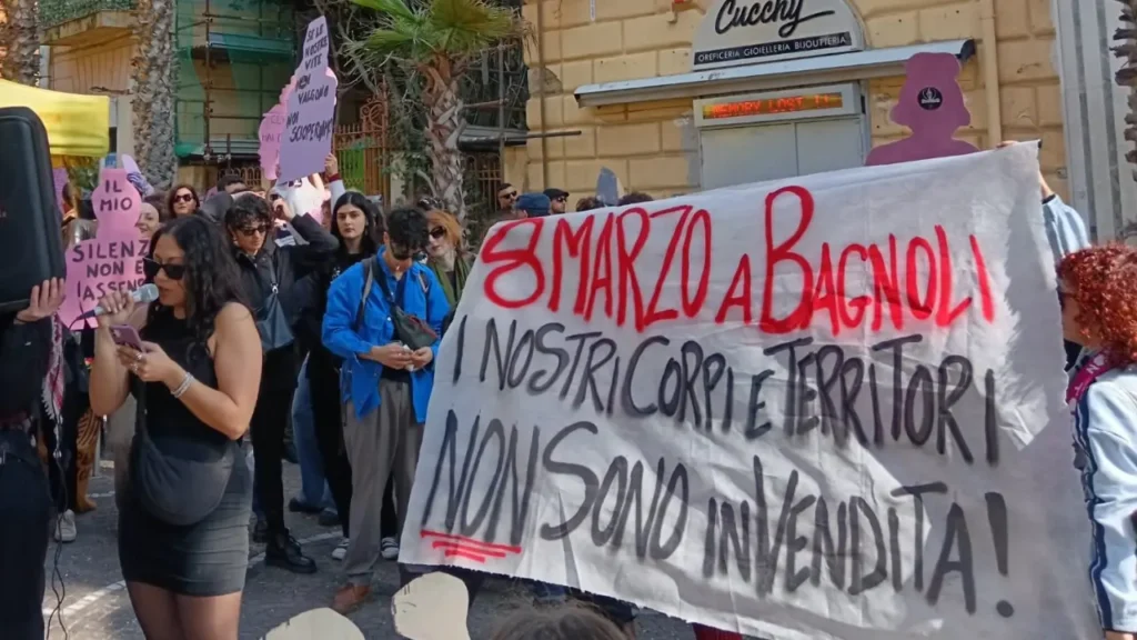Manifestazione dell'8 marzo a Bagnoli in viale Campi Flegrei