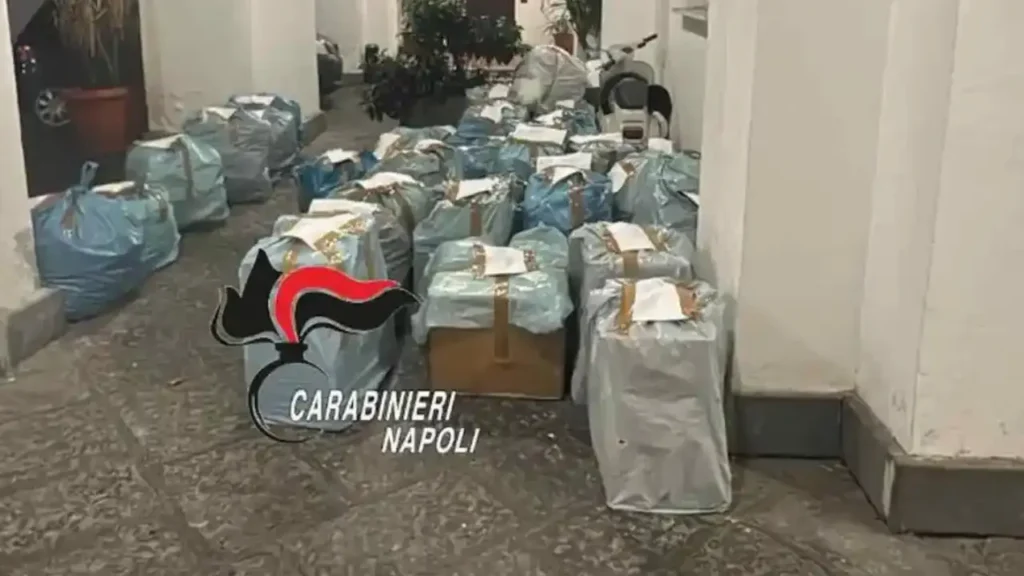 Boutique del falso sequestrata a Napoli dai carabinieri.