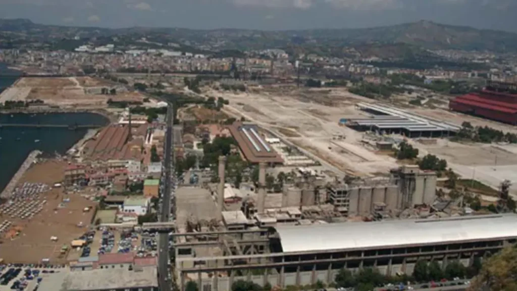 Bagnoli, ex area Italsider. Foto da stylo24