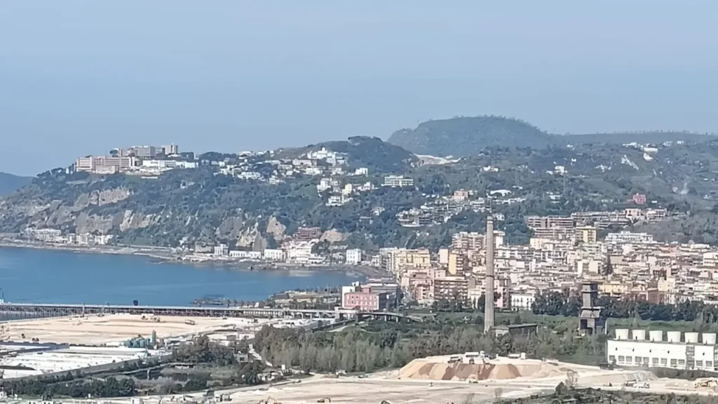 Panoramica di Bagnoli. Ex area industriale.