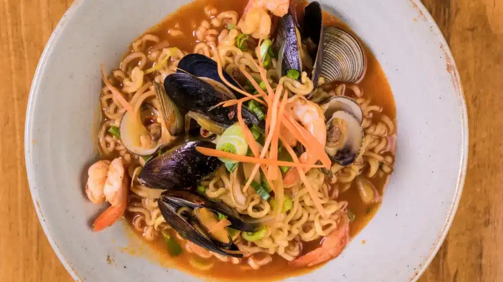 Piatto con frutti di mare cotti