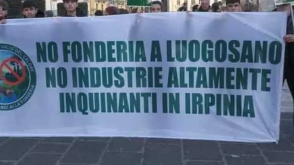 Mobilitazione per il no alla Fonderia a Luogosano. Foto Ansa.