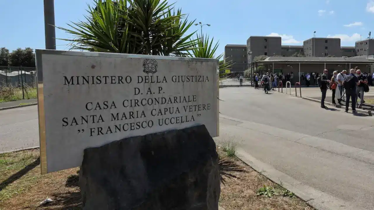 Detenuto aggredito in cella a Santa Maria Capua Vetere: dopo 6 anni di processo la svolta, tre assolti