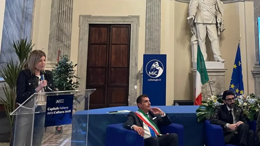 Il sindaco di Mirabella Eclano Giancarlo Ruggiero, l'assessora alla cultura Raffaela Rita D'Ambrosio e il consigliere Massimo Lo Pilato al MIC.