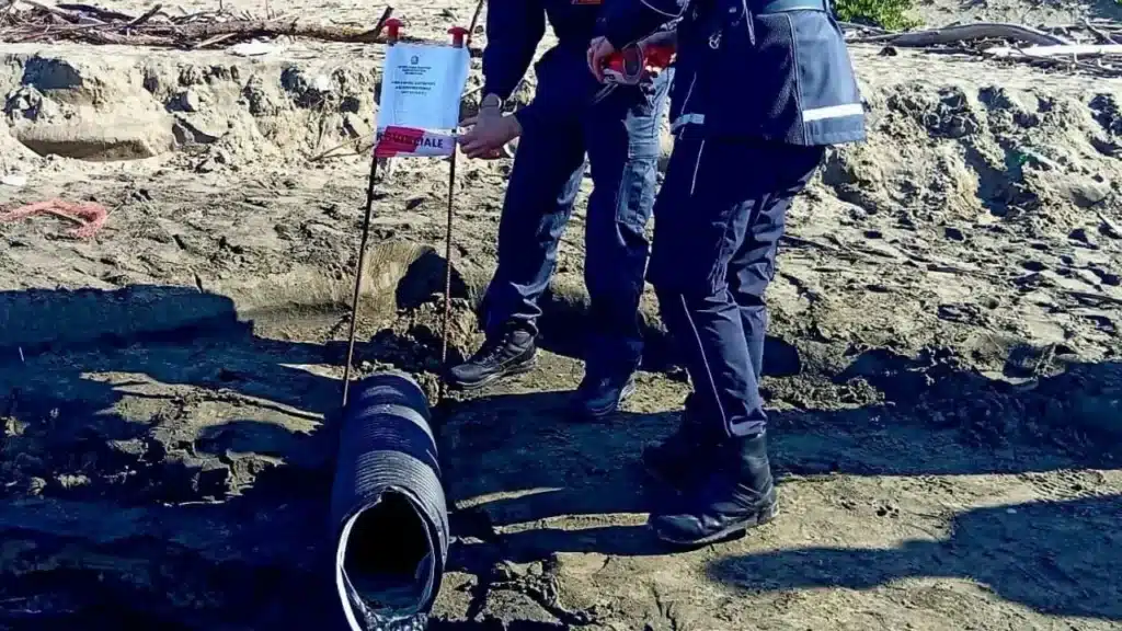 Scarico di acque reflue sul Litorale Domizio.