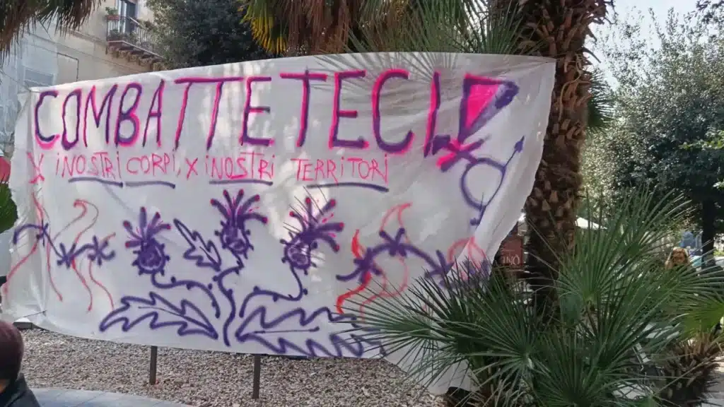 Manifestazione dell'8 marzo a Bagnoli in viale Campi Flegrei