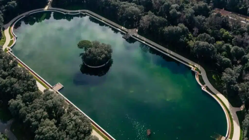 La Peschiera grande alla reggia di Caserta progettata da Luigi Vanvitelli.