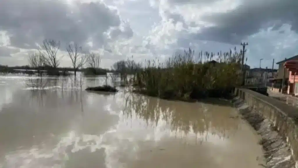 Fiume Volturno in piena