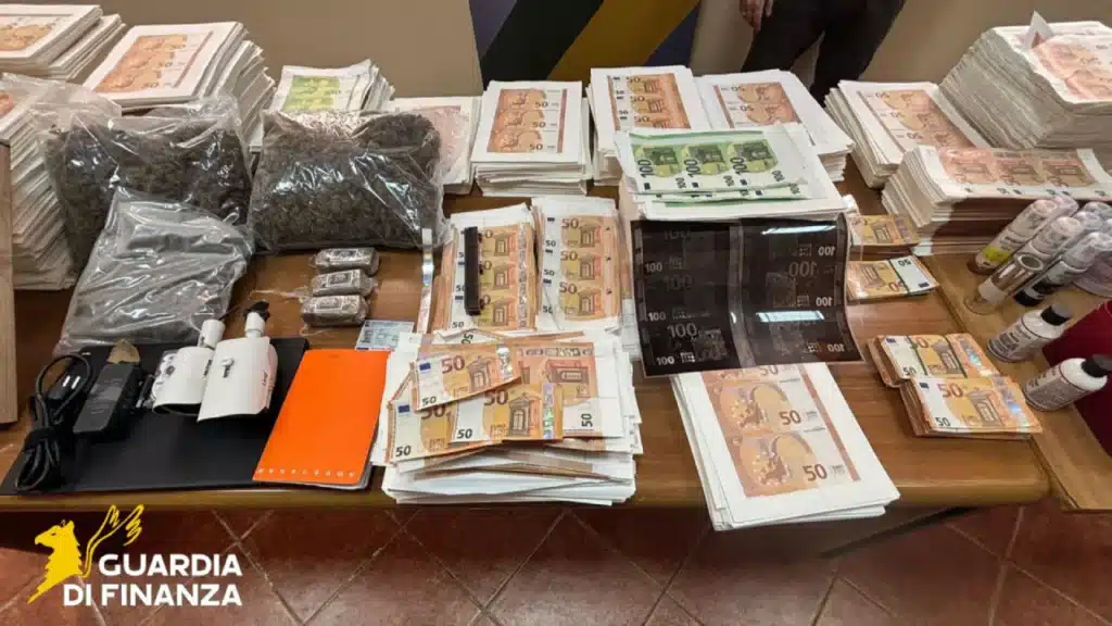 scoperta tipografia clandestina: maxi sequestro da 2,8 milioni di euro Foto: agenzia