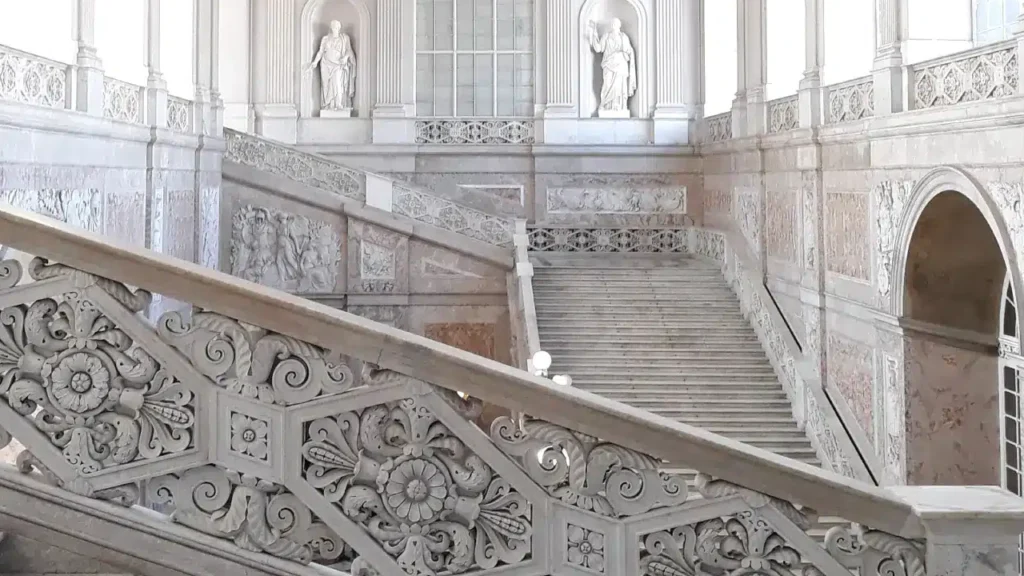 Interno del Palazzo Reale di Napoli