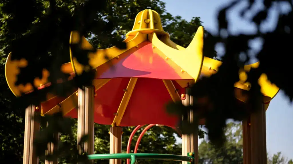 parco giochi per bambini all'aperto - immagine di repertorio