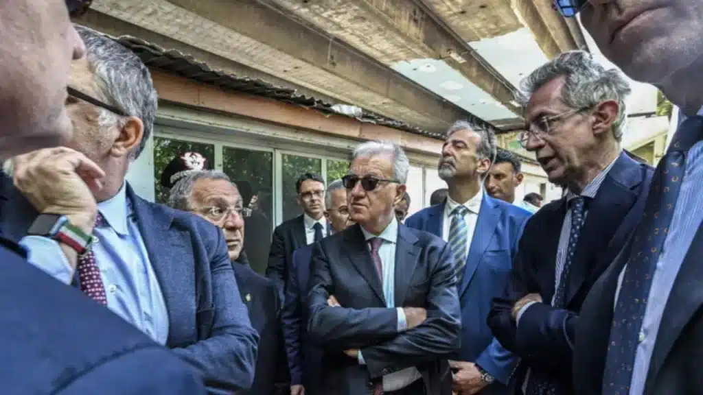 Mantovano a Napoli Foto: Ansa